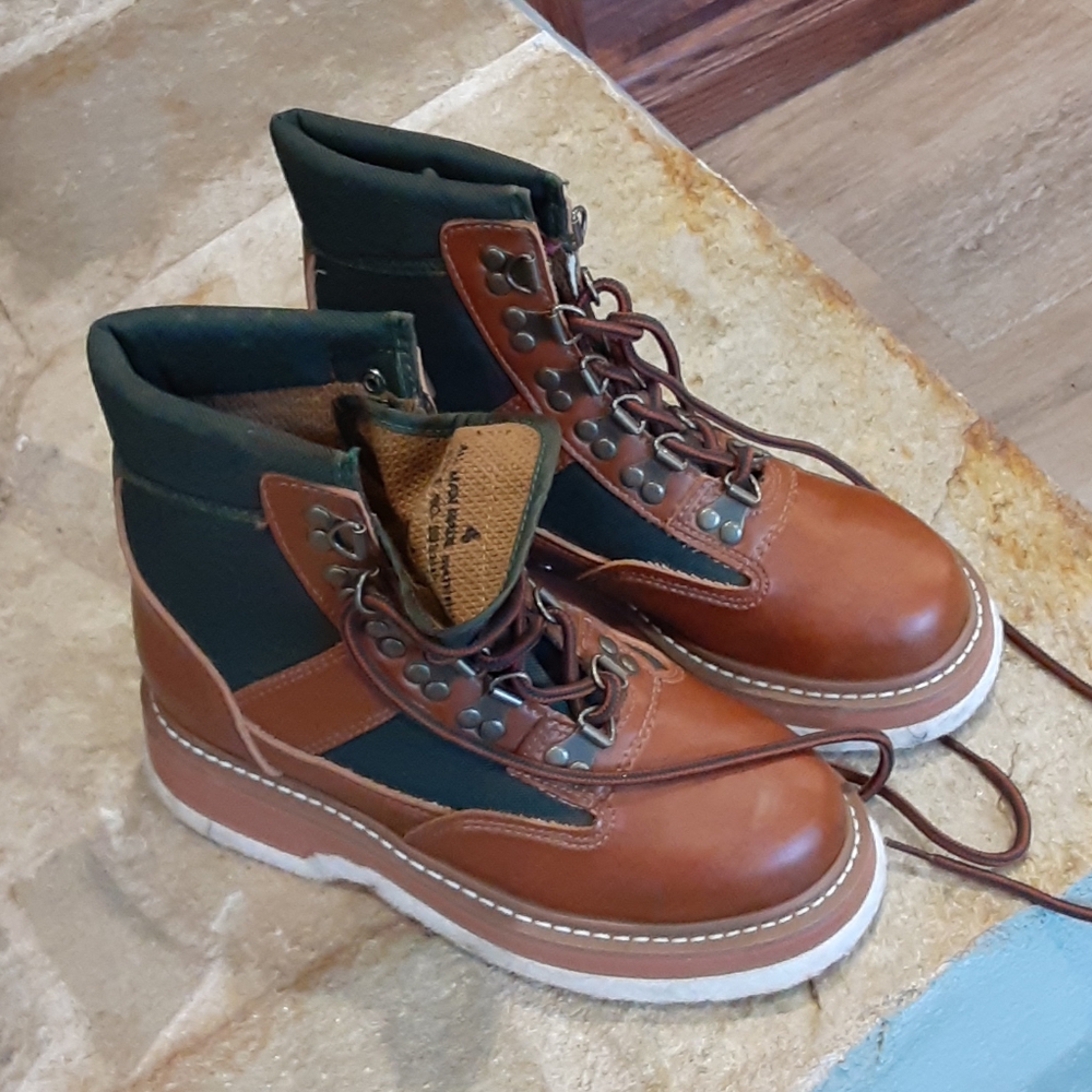 Womens fly fishing g shoes never worn